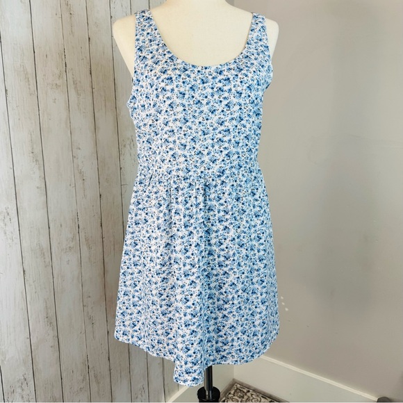 H&M Dresses & Skirts - H&M Divided Blue Floral Sleeveless Dress – Size 8